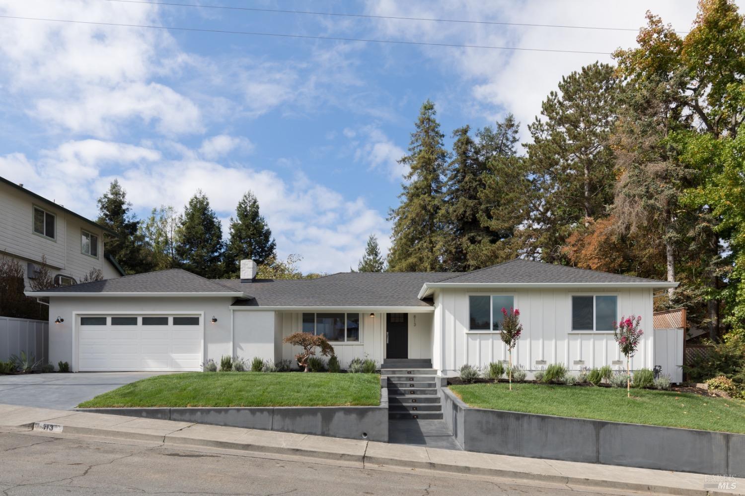 813 Paula Ln