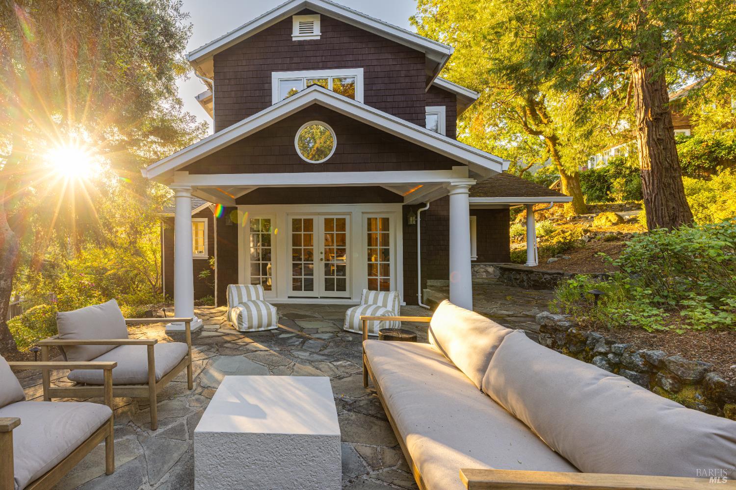 260 Redwood Dr