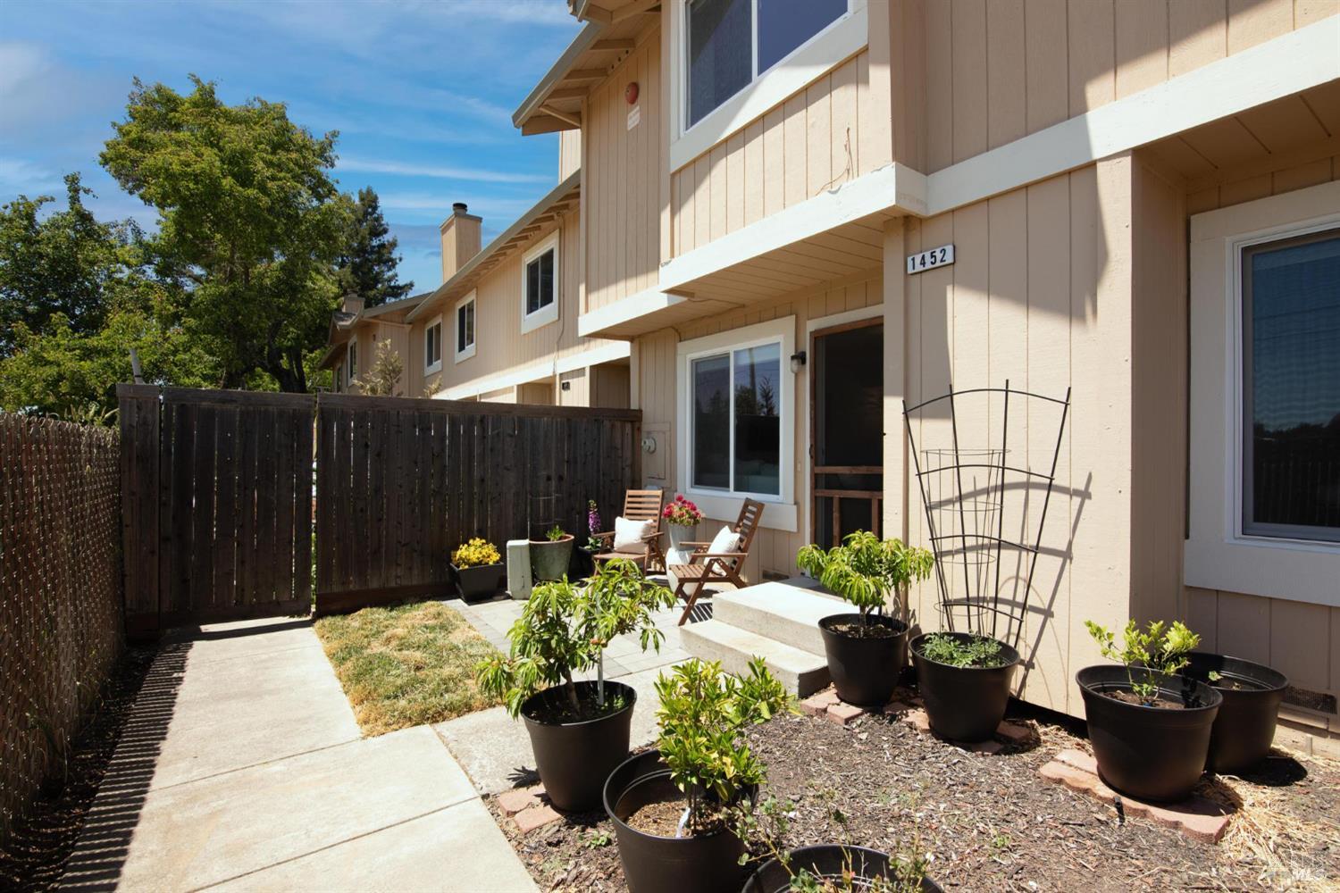 1452 Gold Way