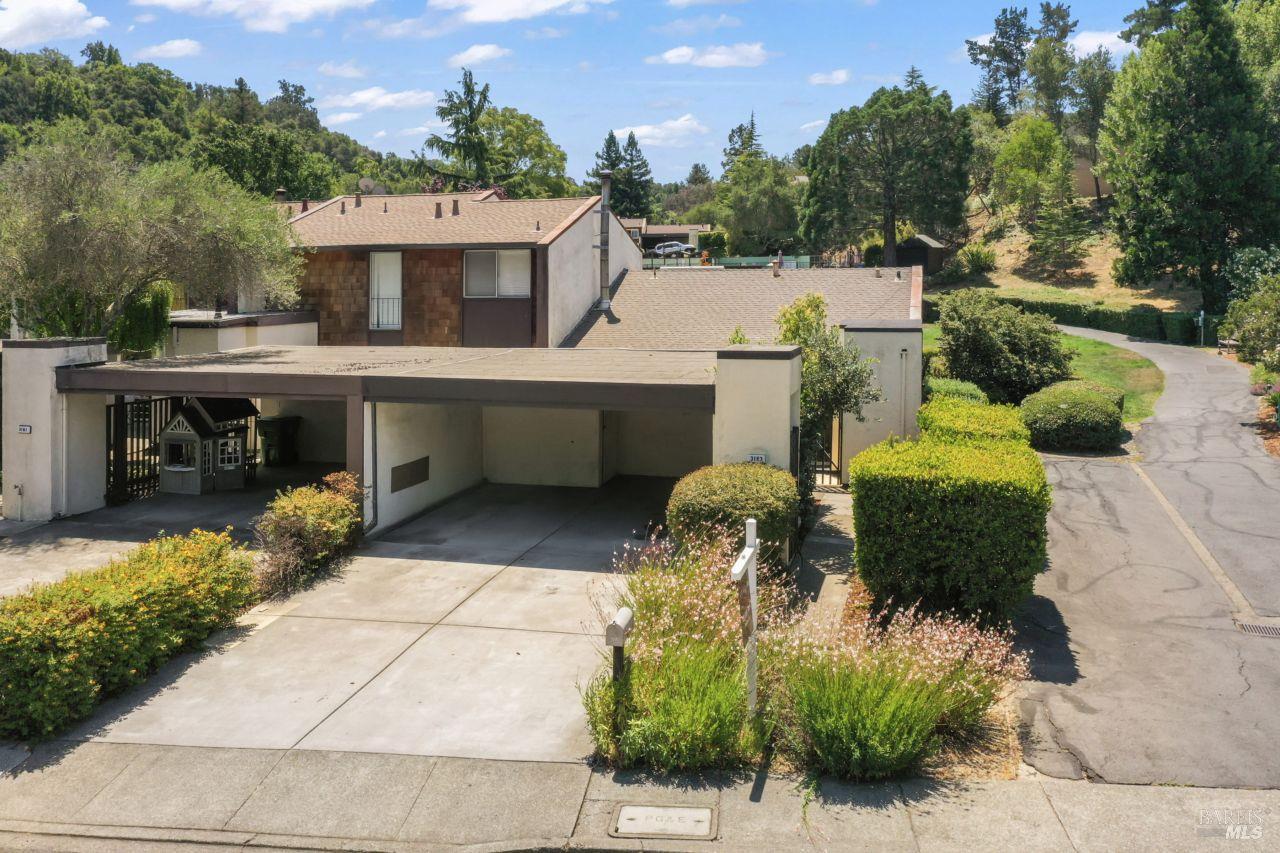 3163 Valley Green Ln