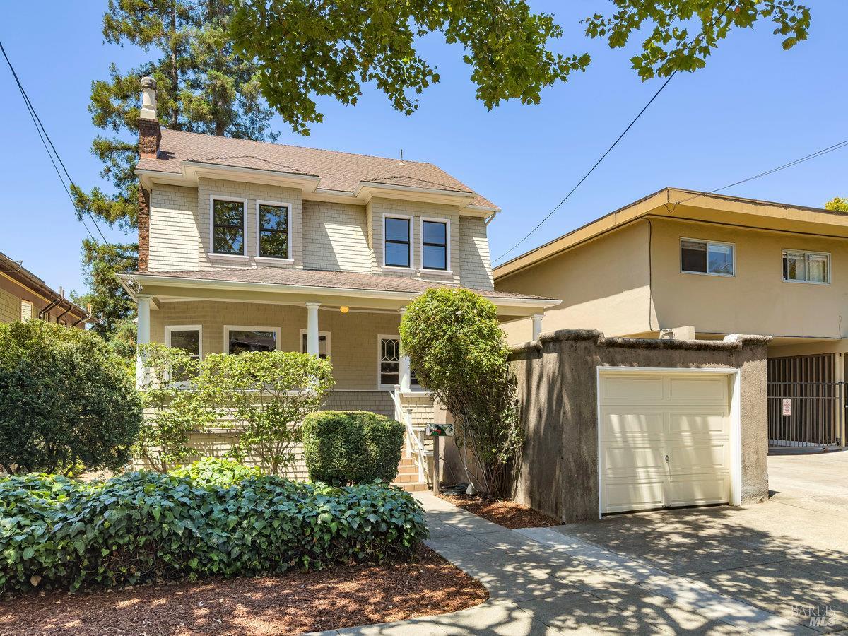 1109 Grand Ave