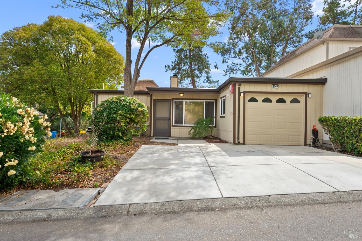 1947 Knolls Dr