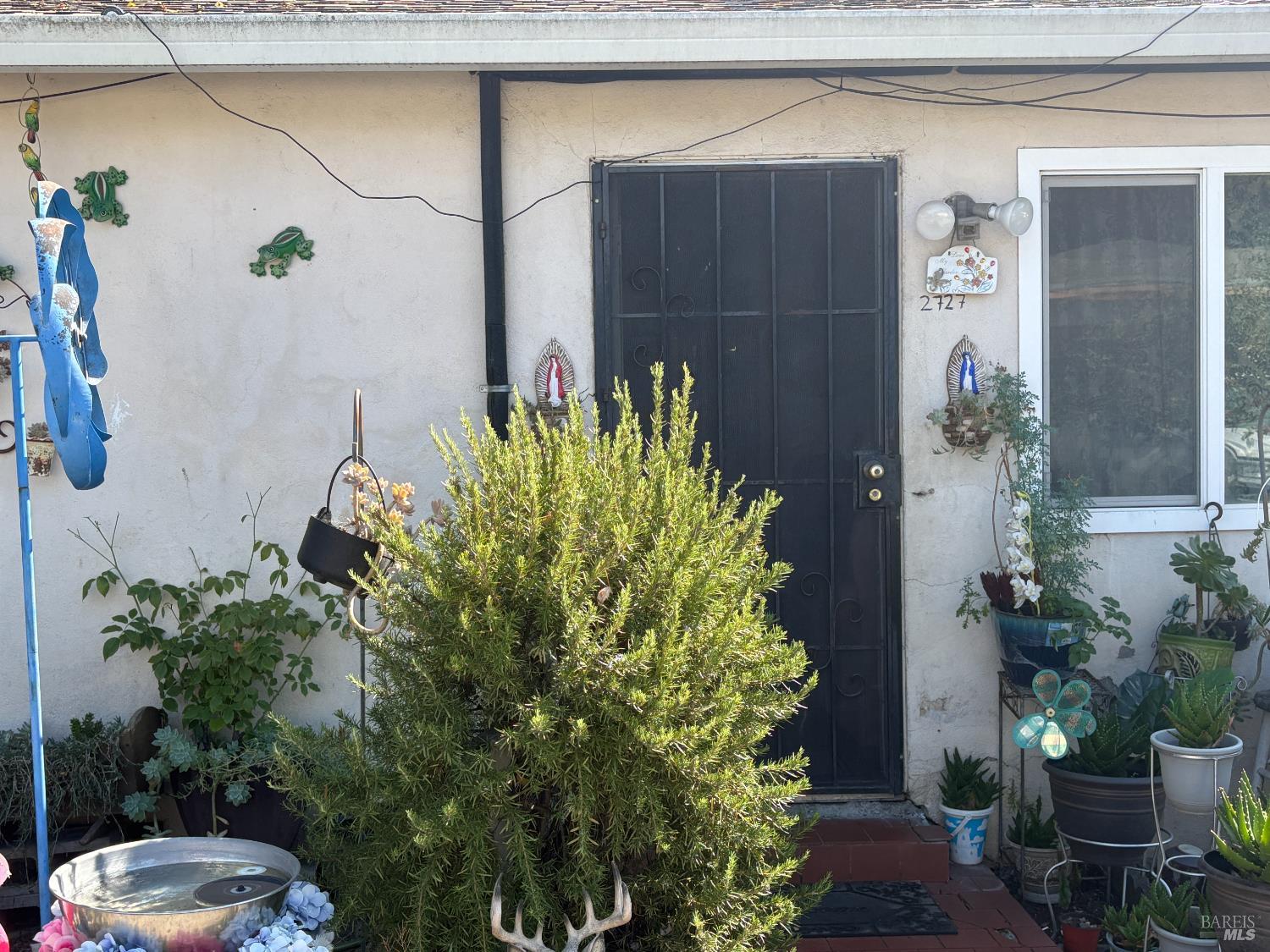 2727-2729 Victoria Dr