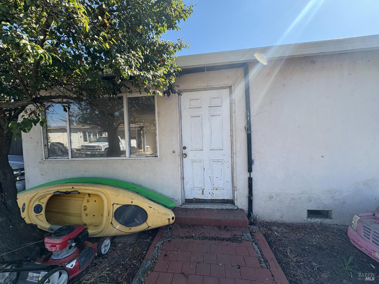 2727-2729 Victoria Dr