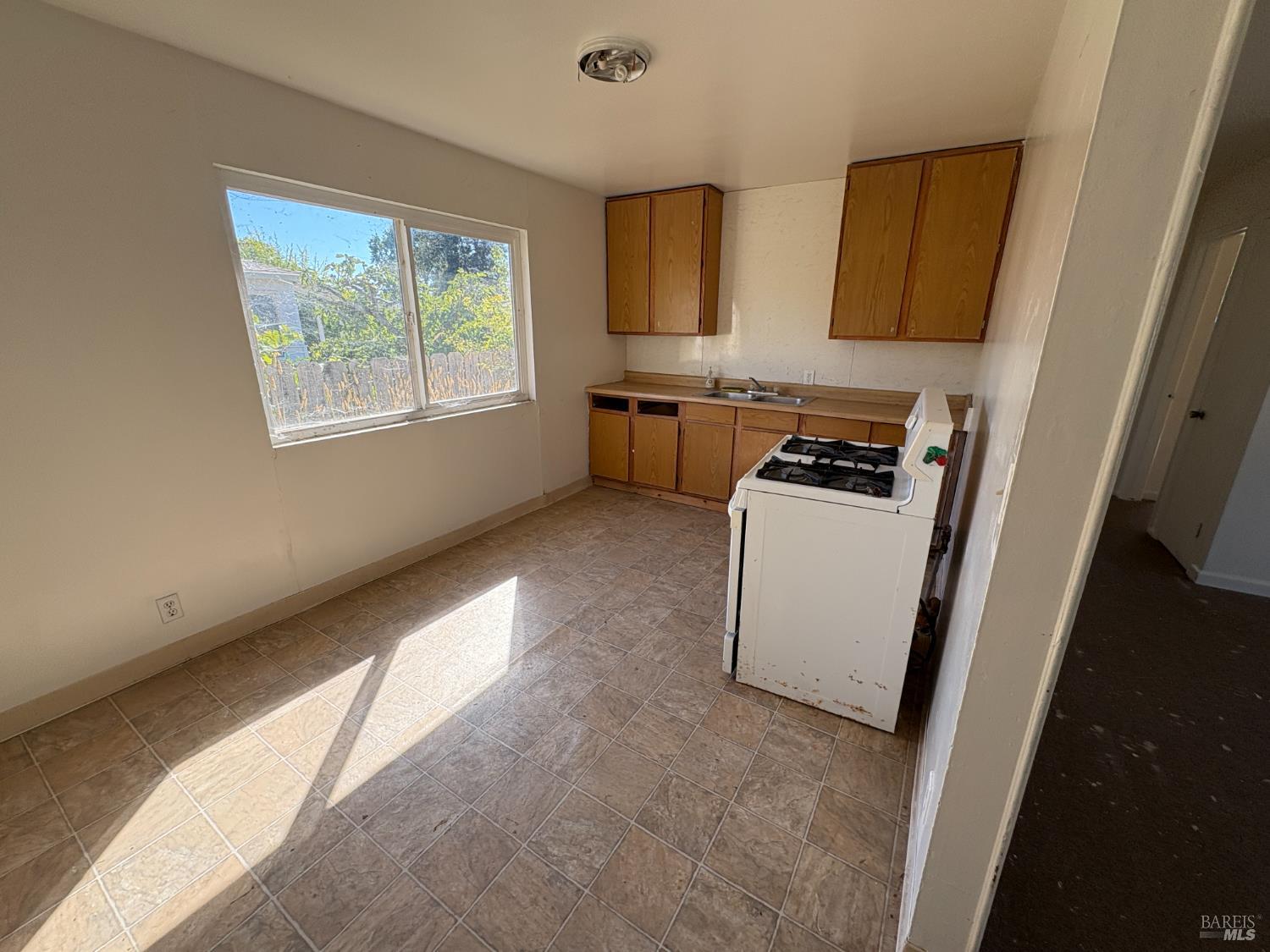 2727-2729 Victoria Dr