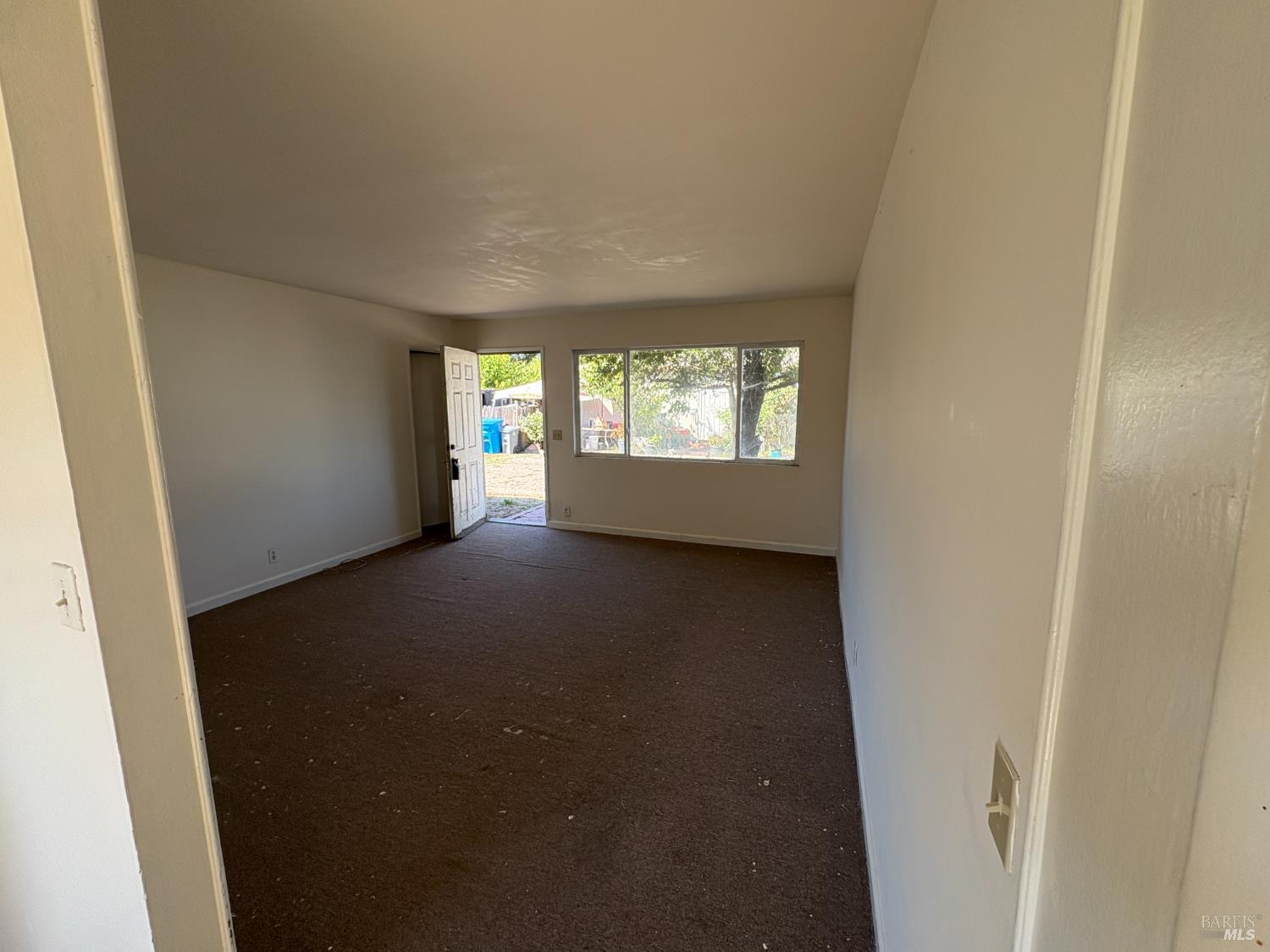 2727-2729 Victoria Dr