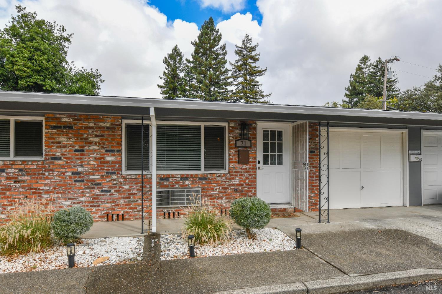 71 Larkfield Maples Ct