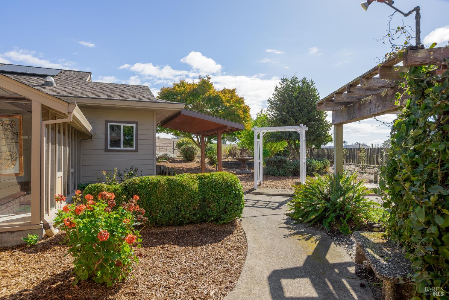 13881 Bodega Hwy