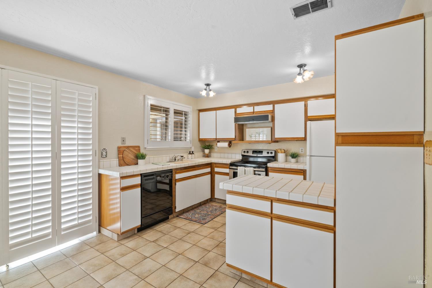 2270 Knolls Hills Cir