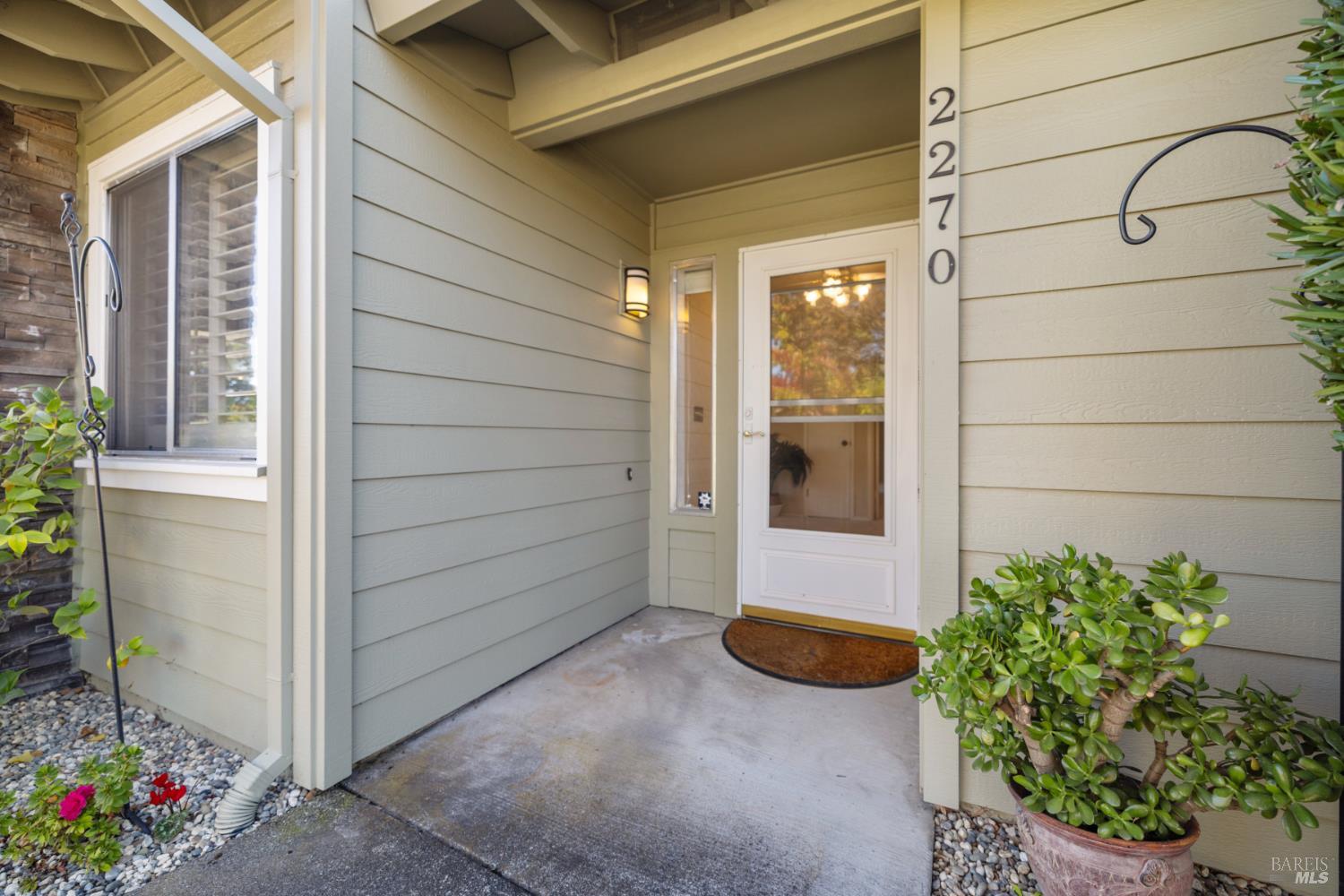 2270 Knolls Hills Cir