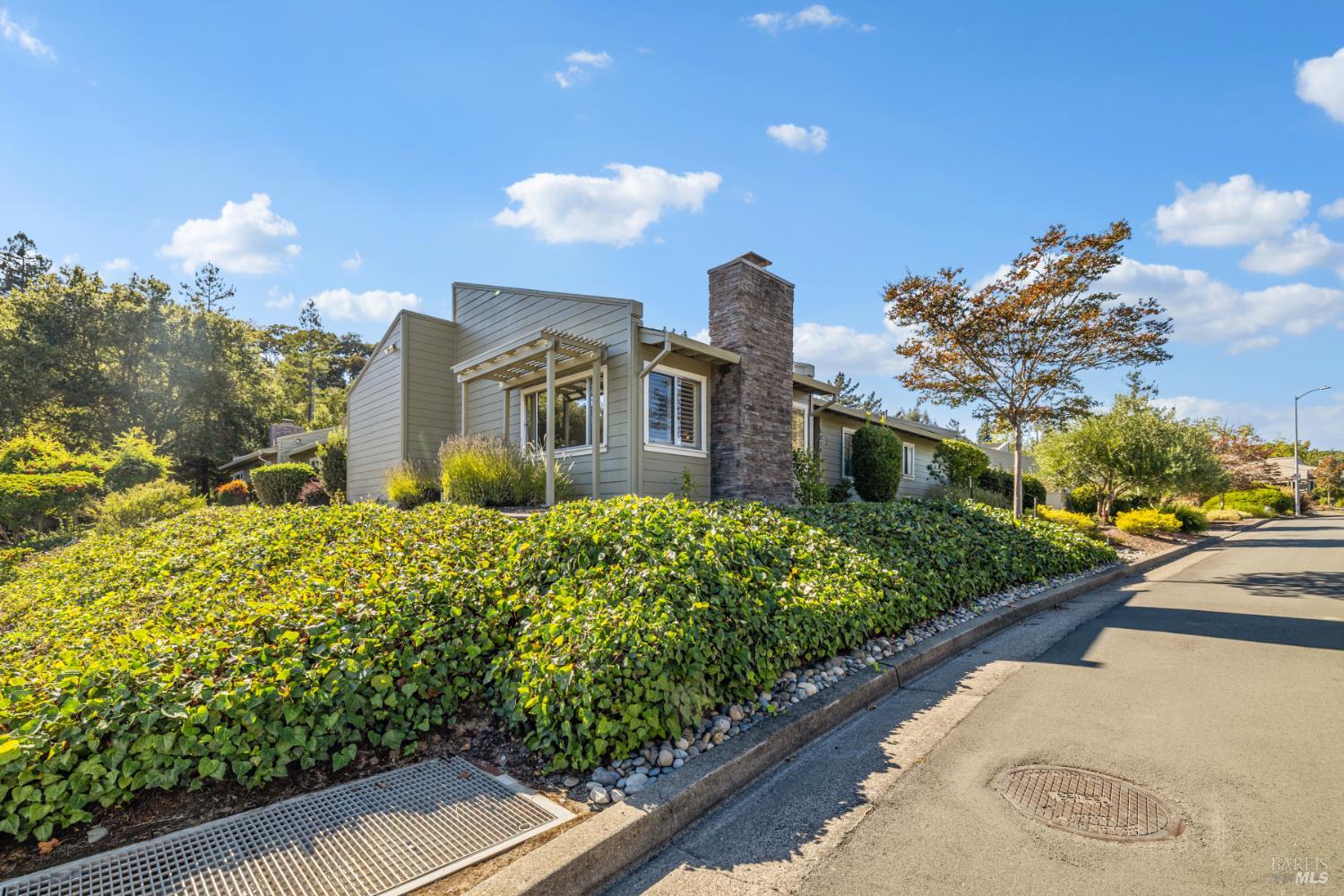2270 Knolls Hills Cir