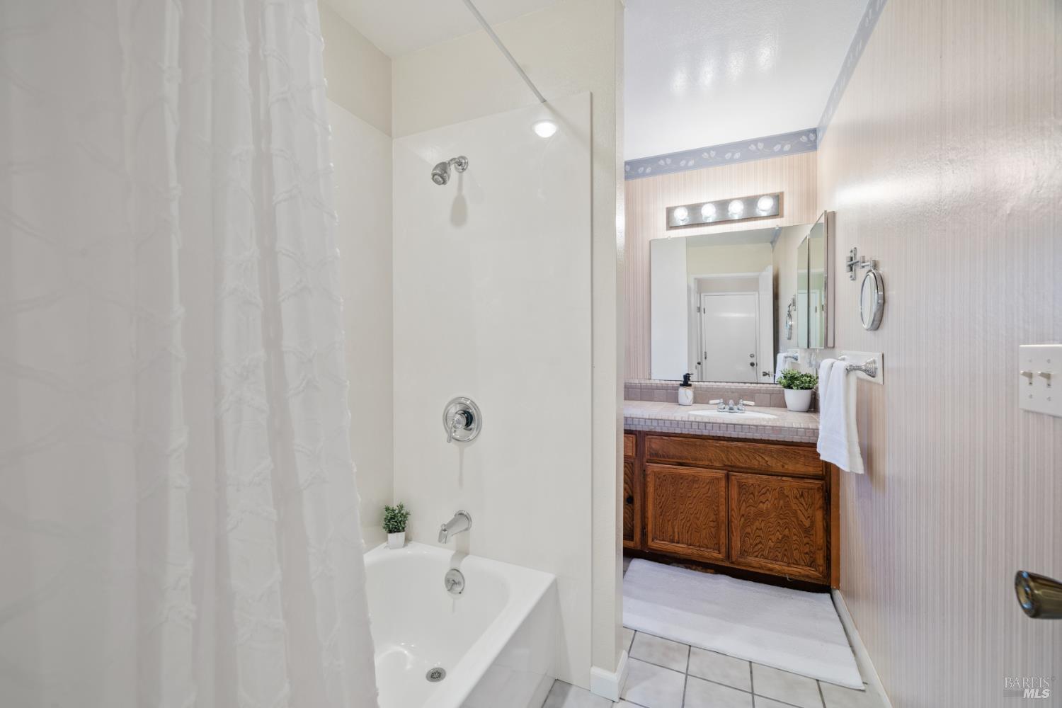 2270 Knolls Hills Cir