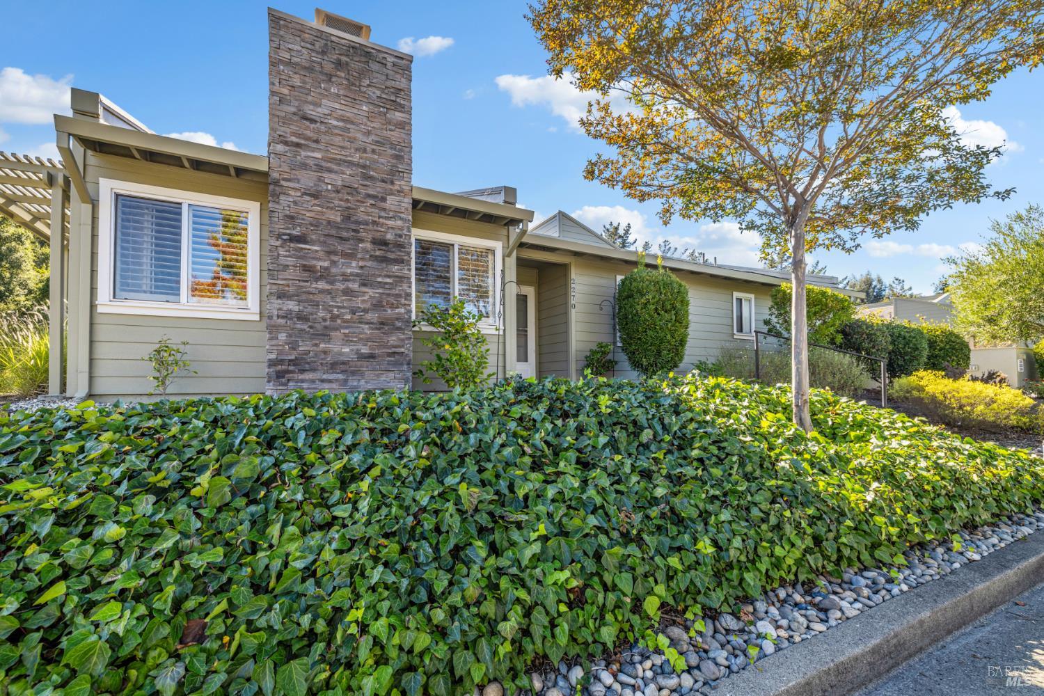 2270 Knolls Hills Cir