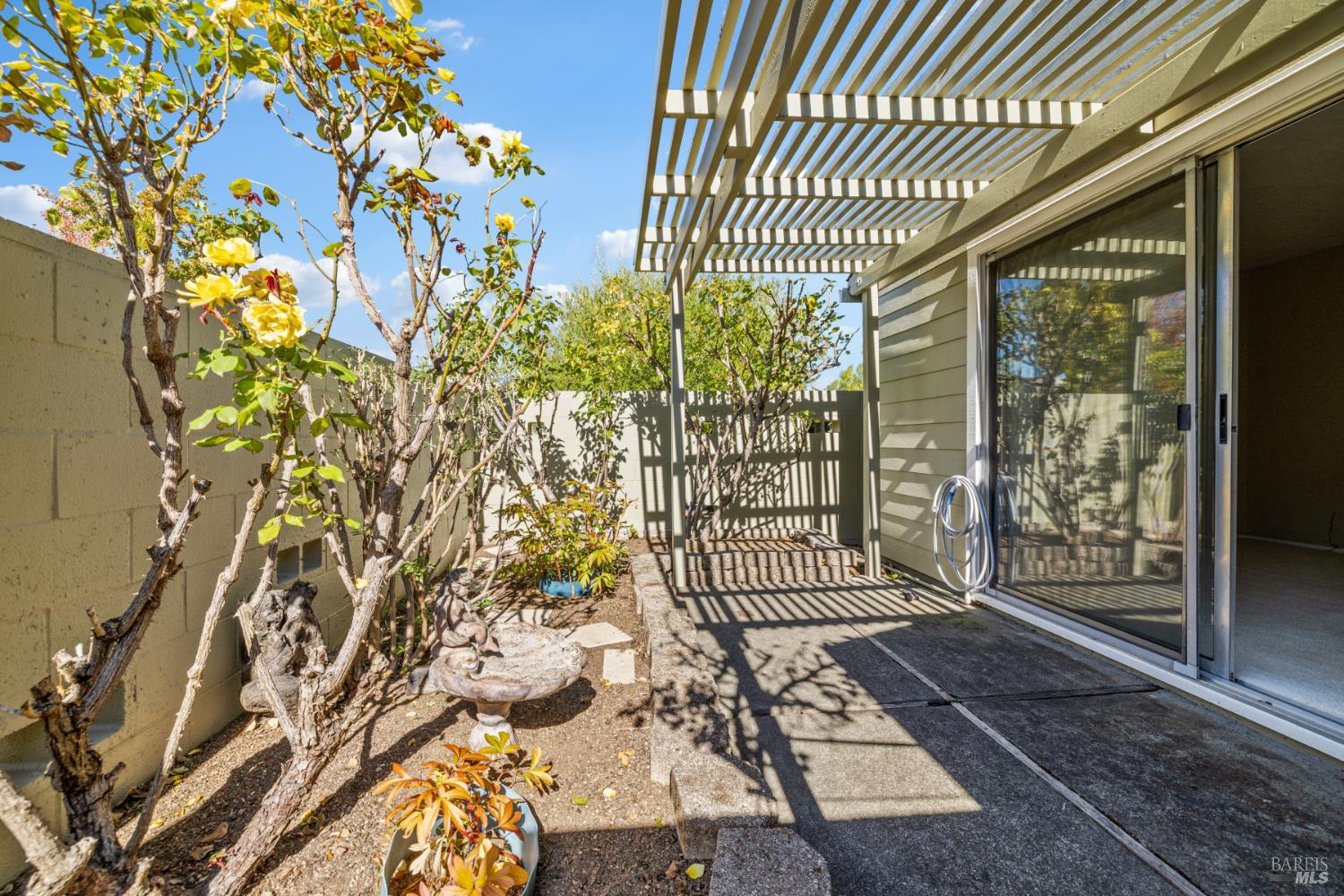 2270 Knolls Hills Cir