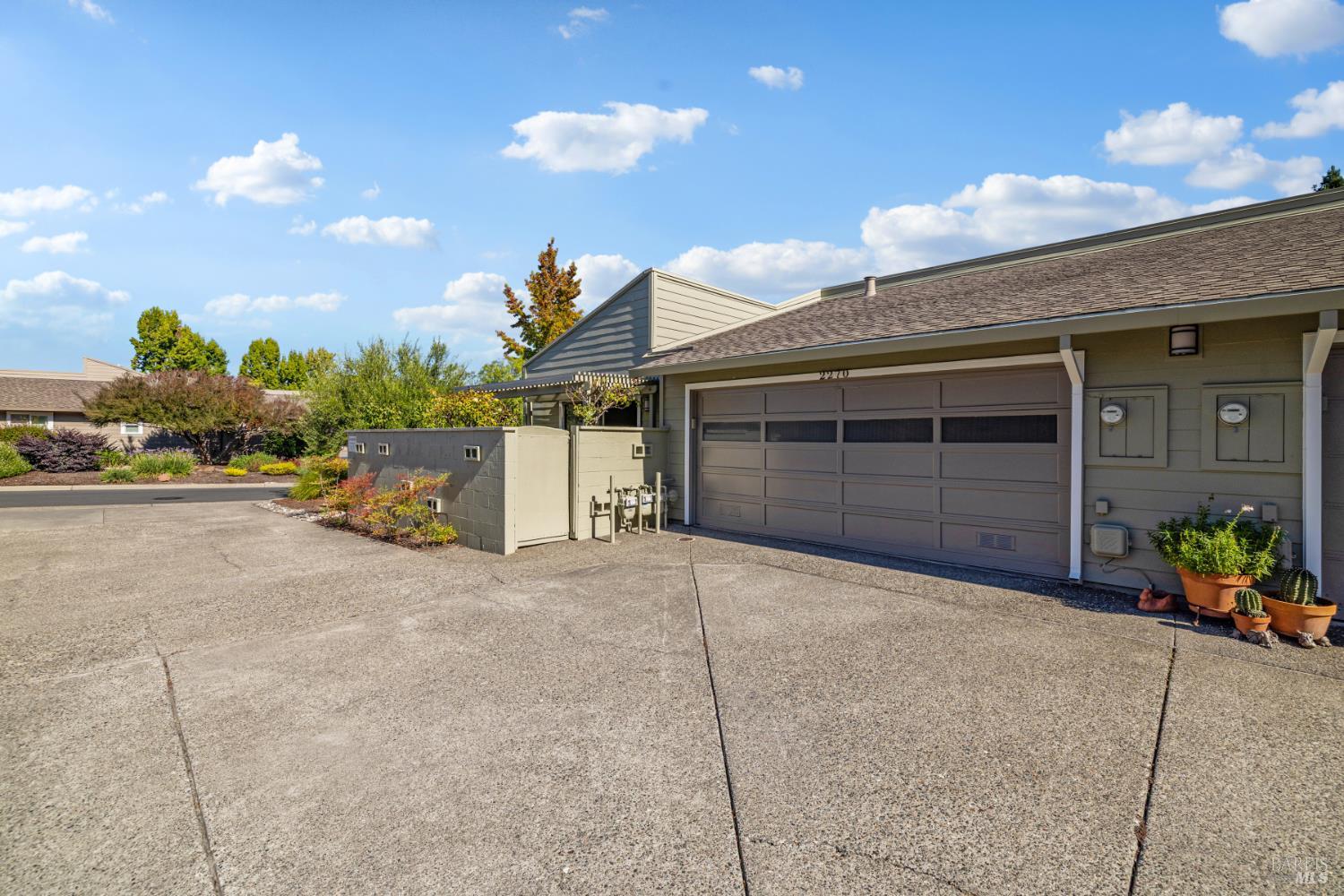 2270 Knolls Hills Cir