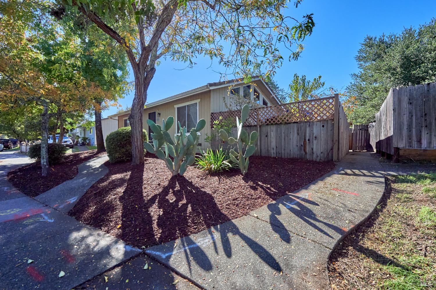 1725-1727 Mission Blvd