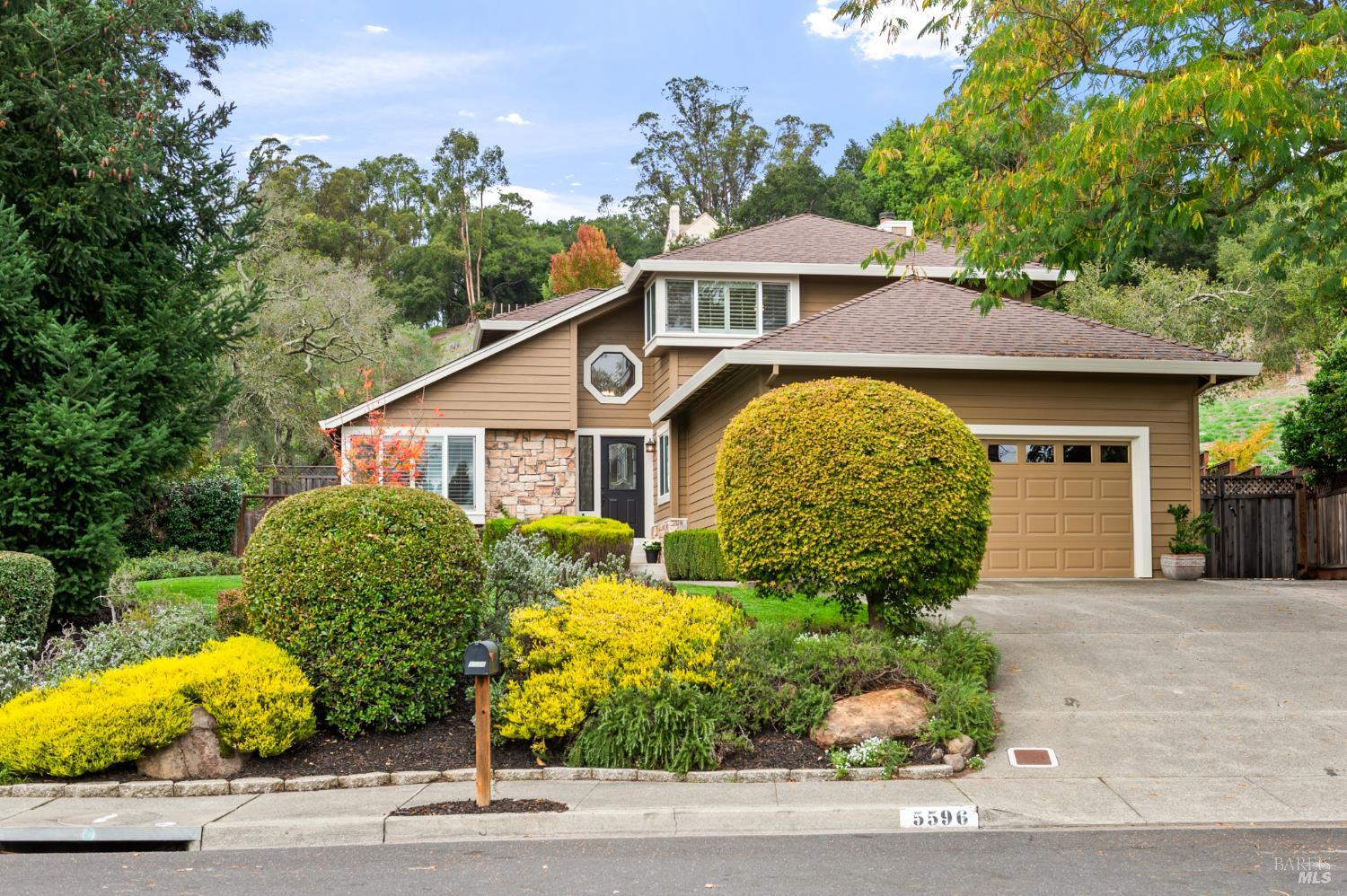 5596 Carriage Ln