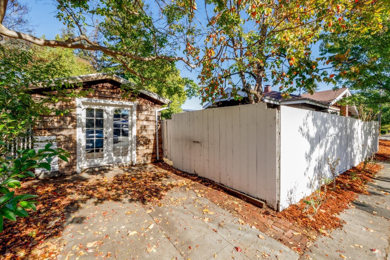 1203 Glenn Street