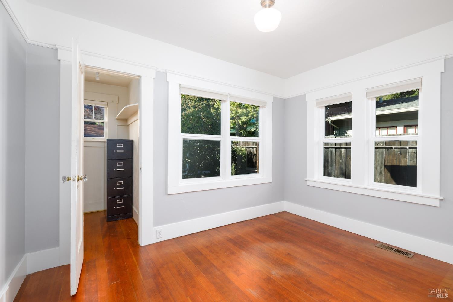 1203 Glenn Street
