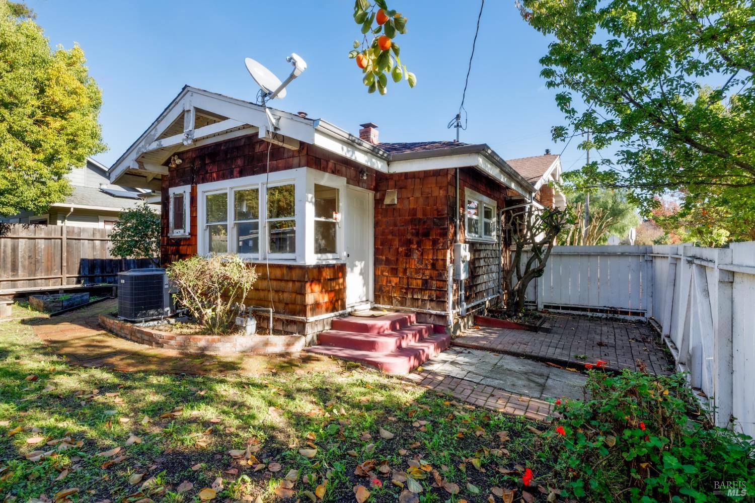 1203 Glenn Street