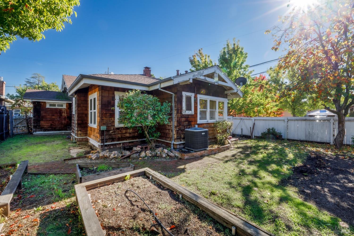 1203 Glenn Street