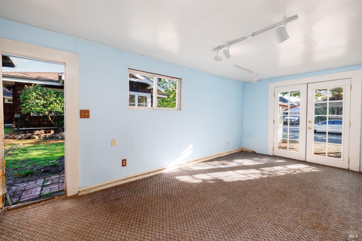 1203 Glenn Street