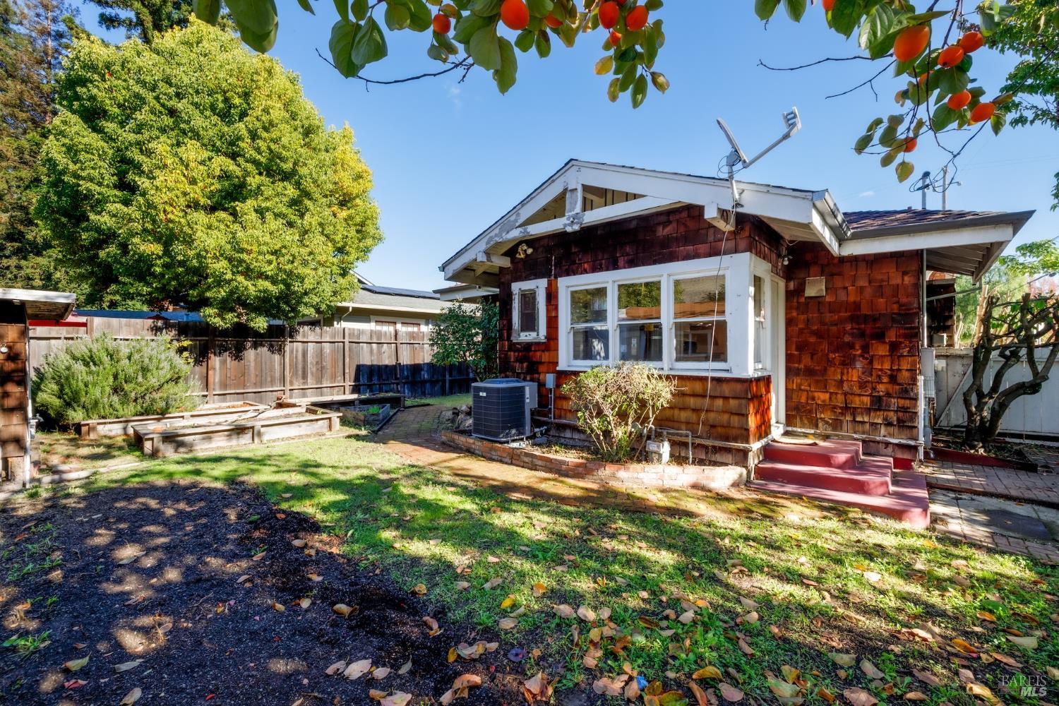1203 Glenn Street
