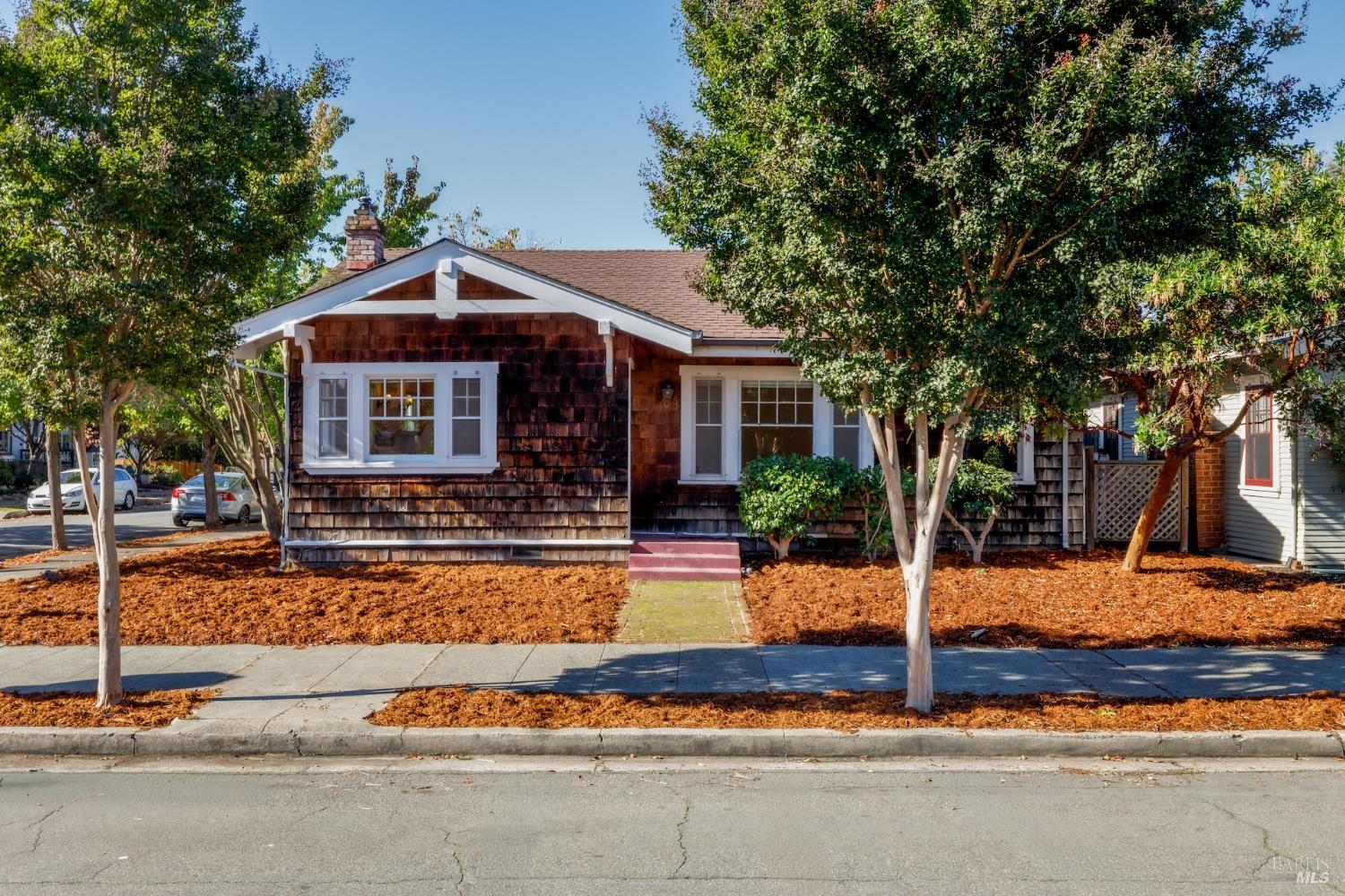 1203 Glenn Street