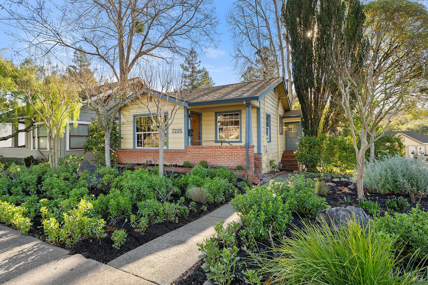 7225 Bodega Avenue