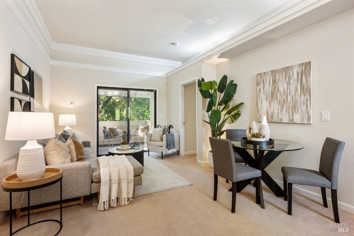32 Picadilly Court