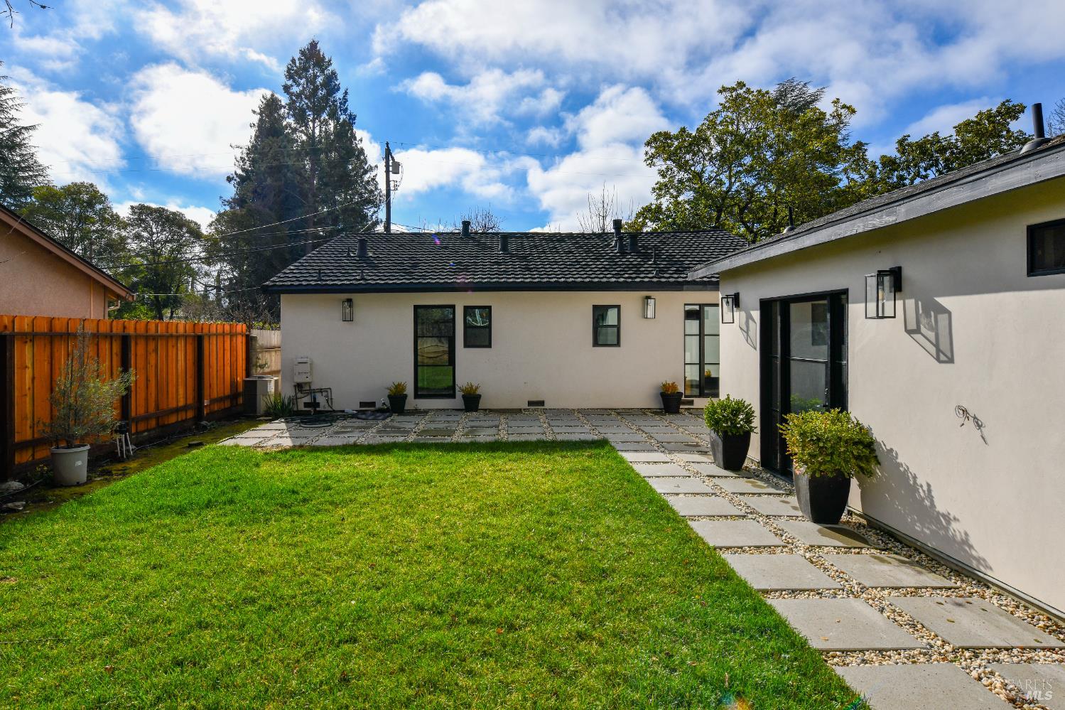 2470 W Pueblo Avenue
