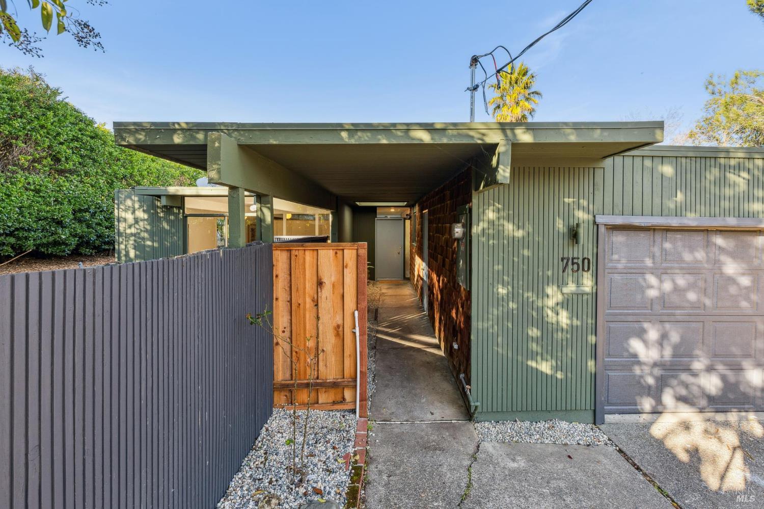 750 Montecillo Road