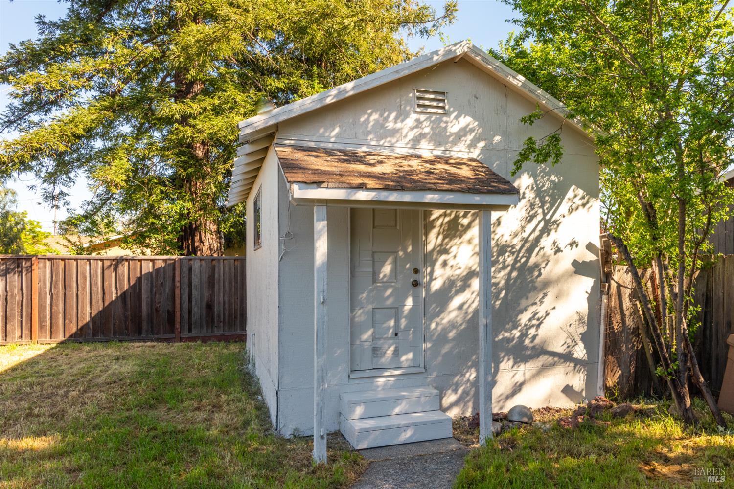 1521 Ditty Avenue