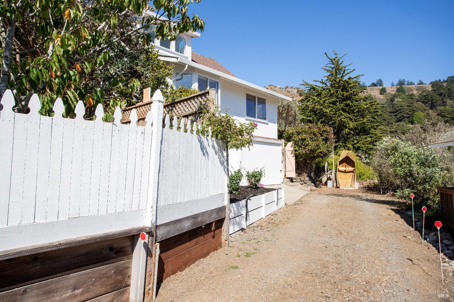 9500 El Camino Alley