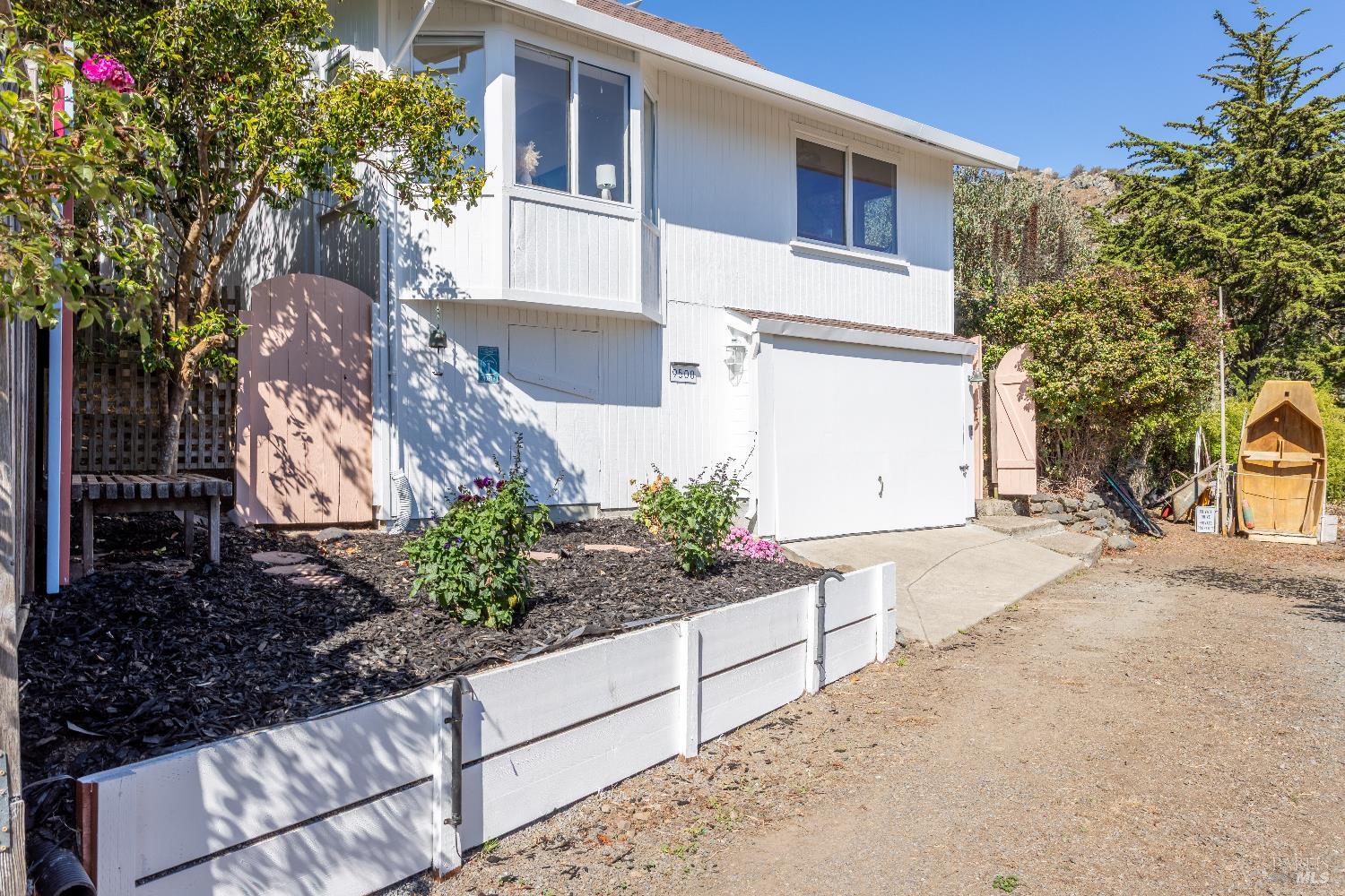 9500 El Camino Alley