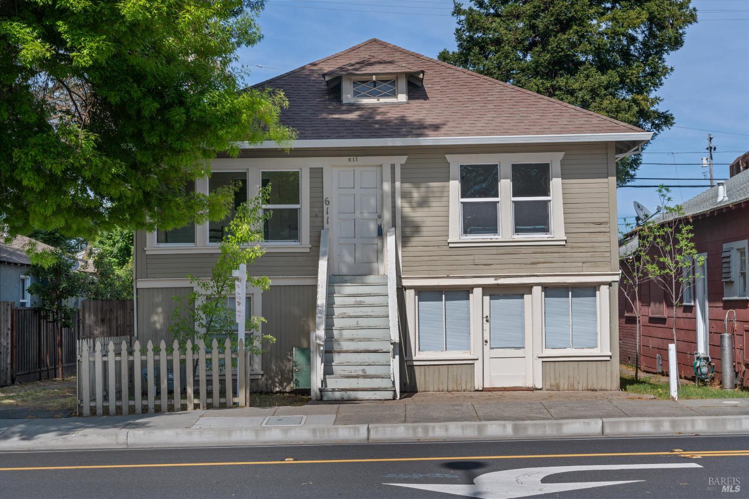 611 Petaluma Boulevard S