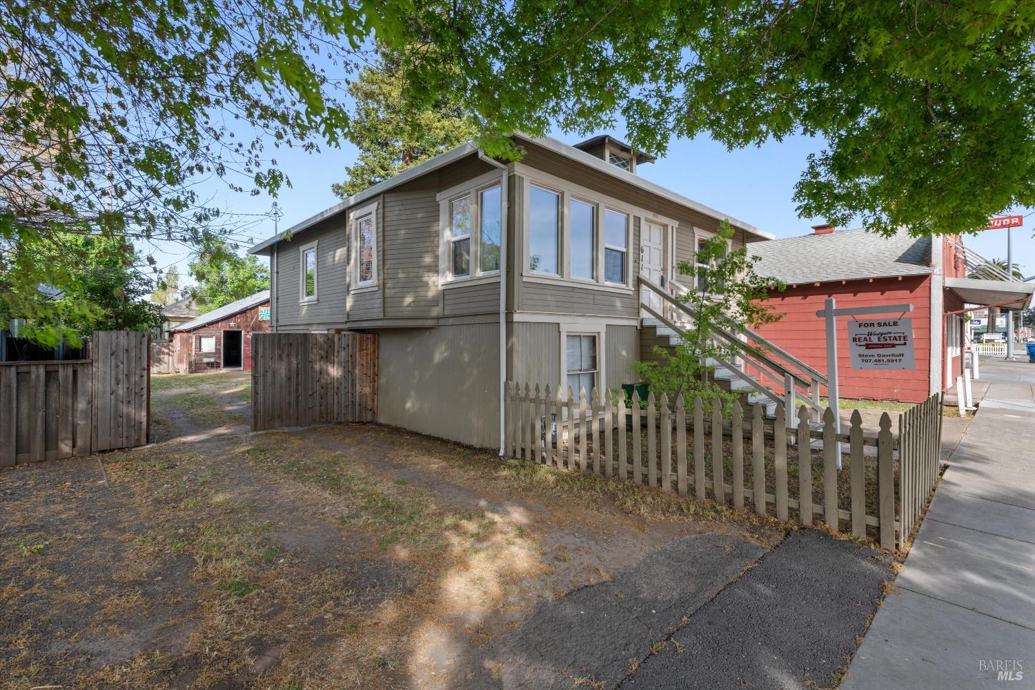 611 Petaluma Boulevard S