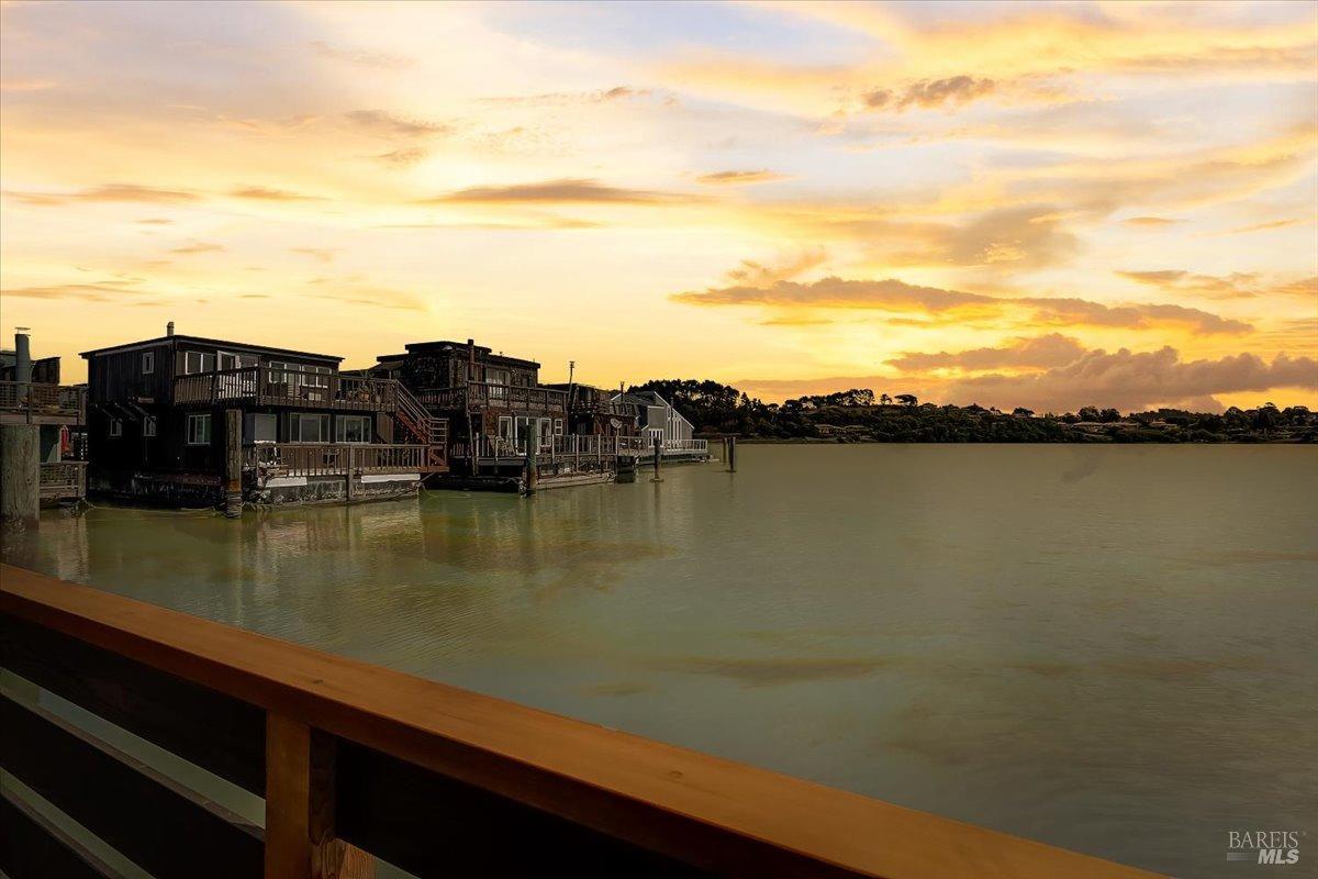 11 Commodore Marina