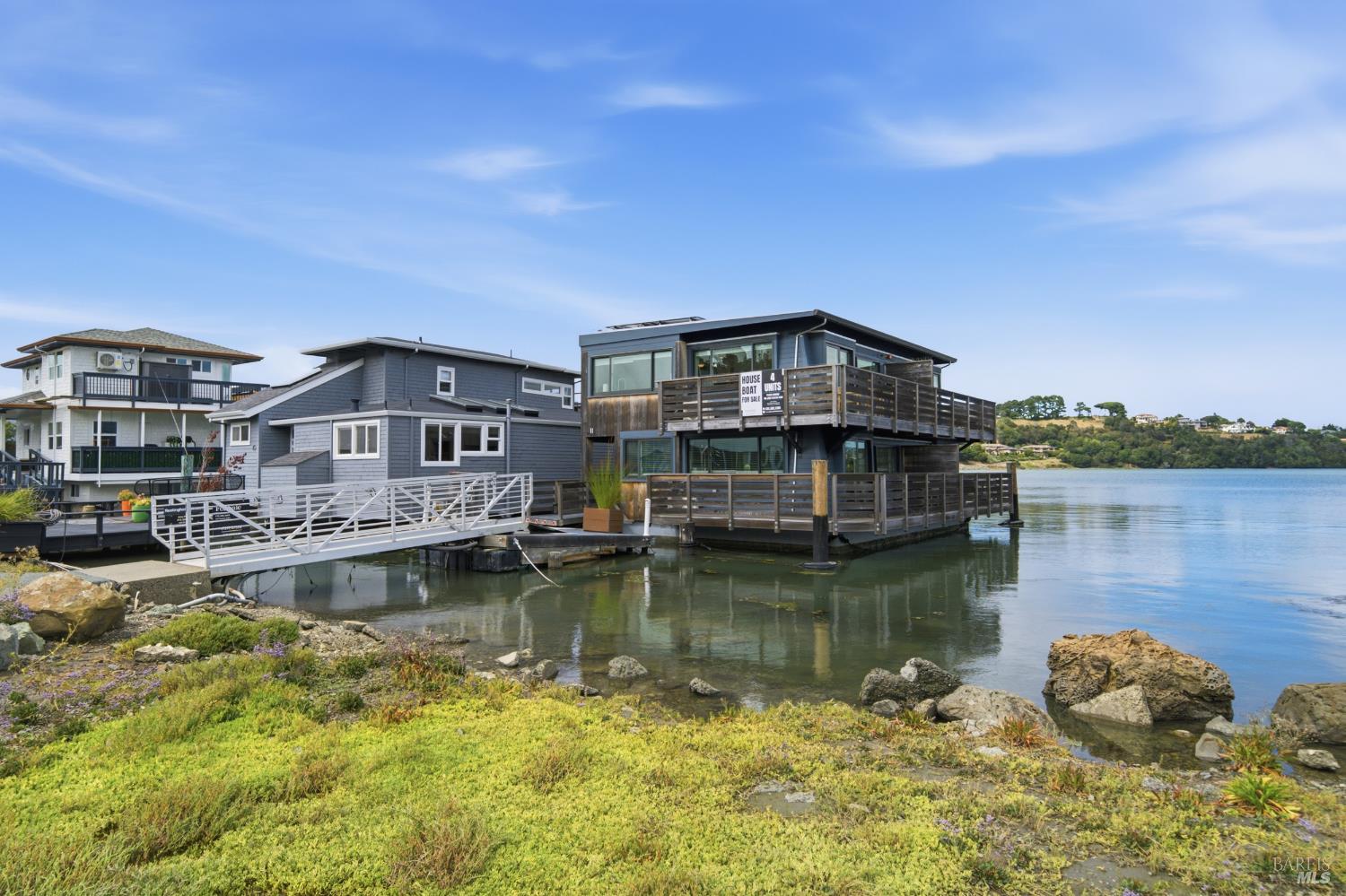11 Commodore Marina