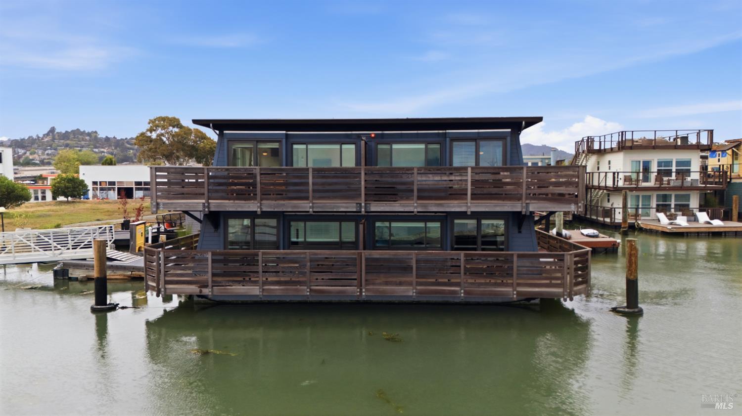 11 Commodore Marina
