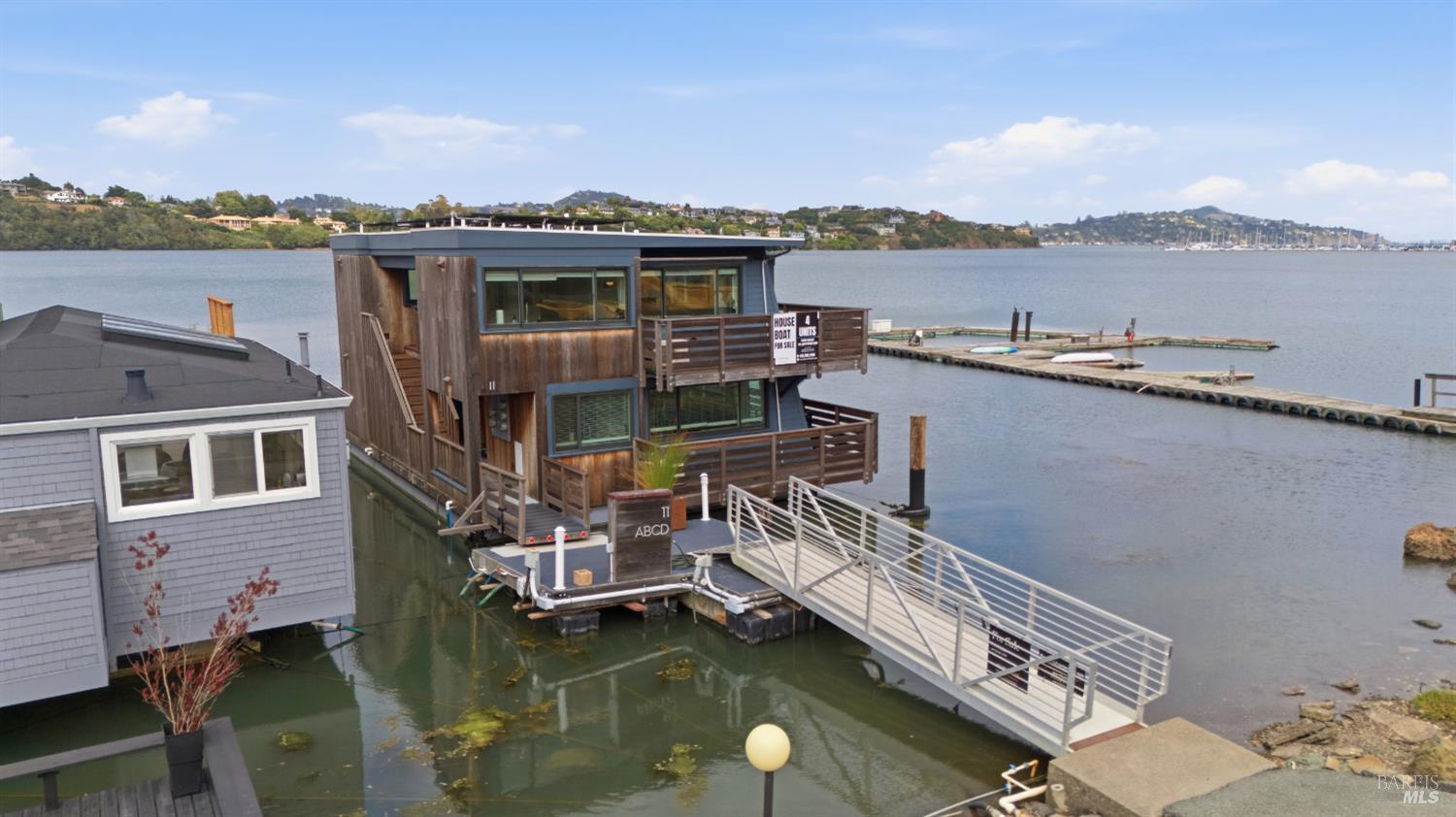 11 Commodore Marina