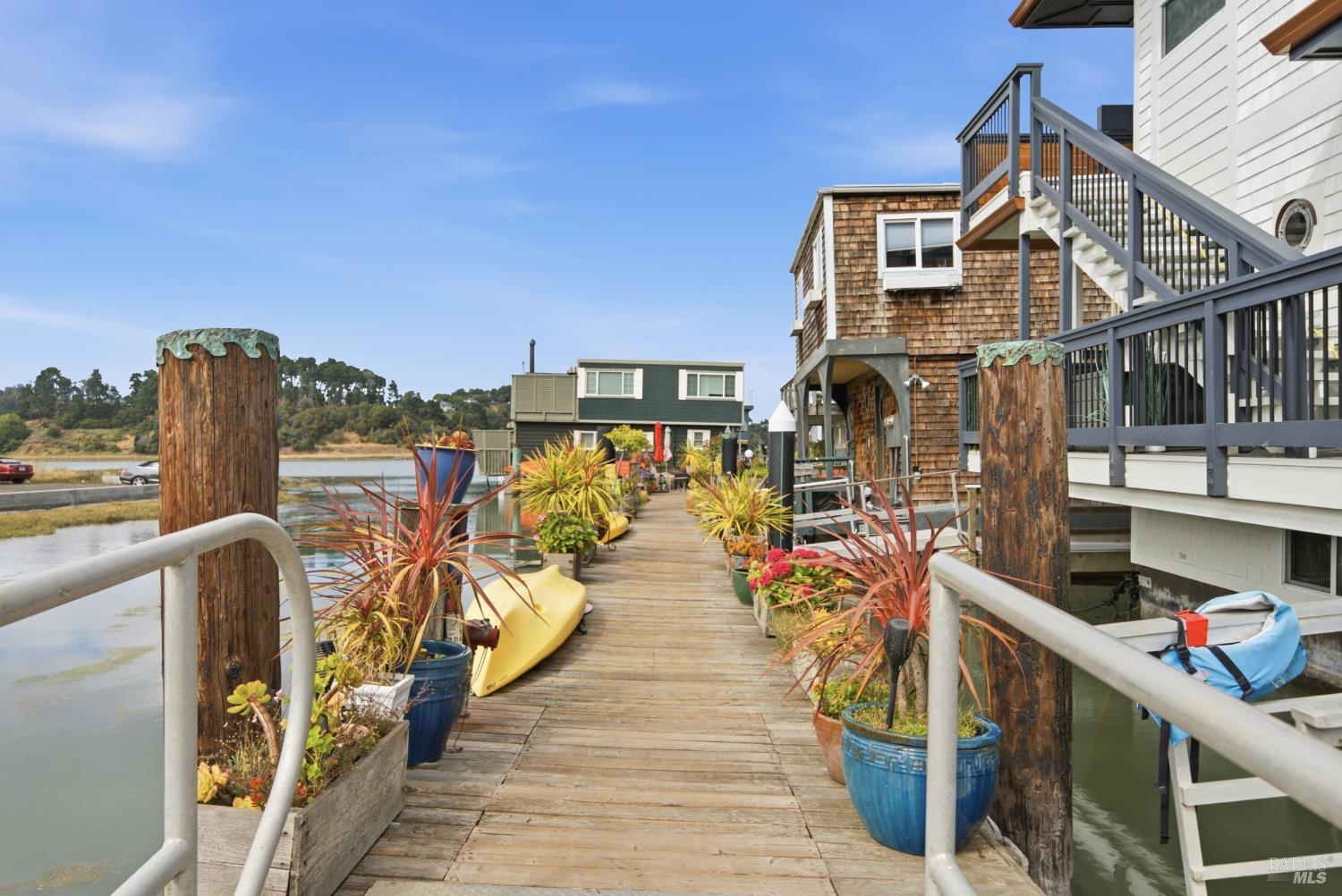 11 Commodore Marina