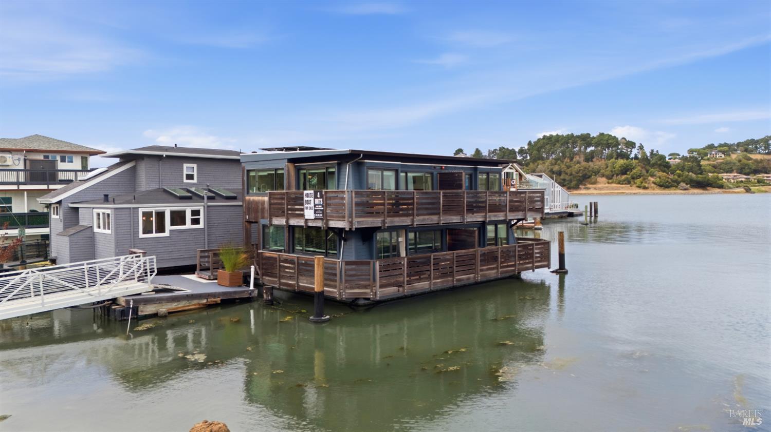 11 Commodore Marina