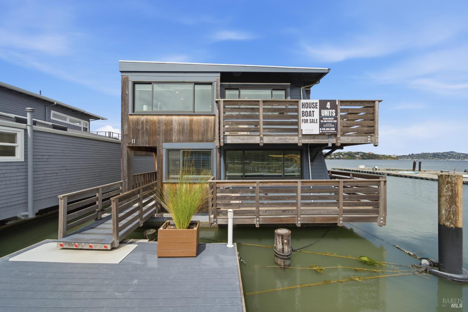 11 Commodore Marina