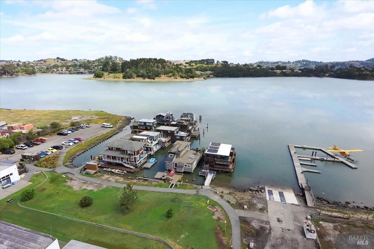 11 Commodore Marina
