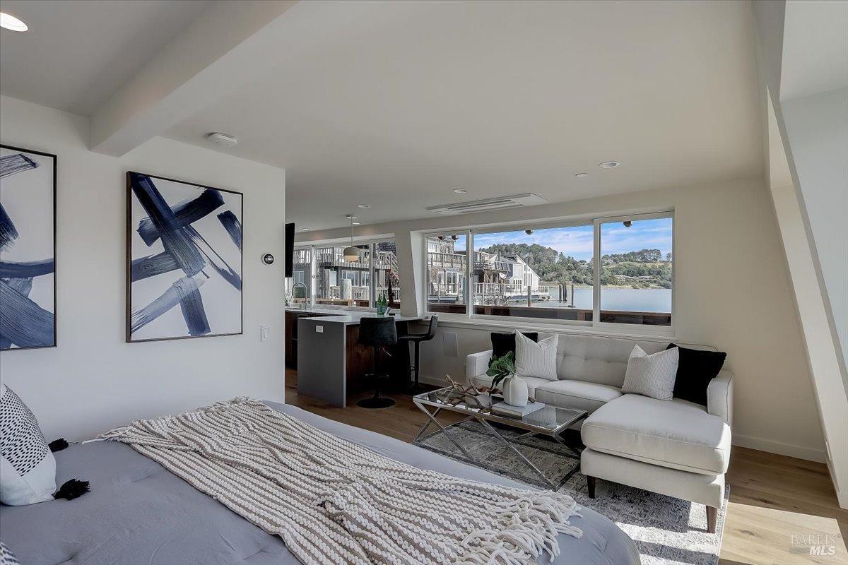 11 Commodore Marina