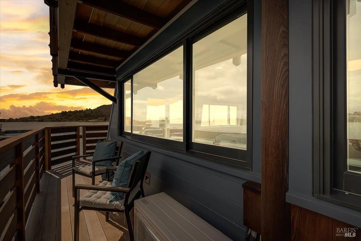 11 Commodore Marina