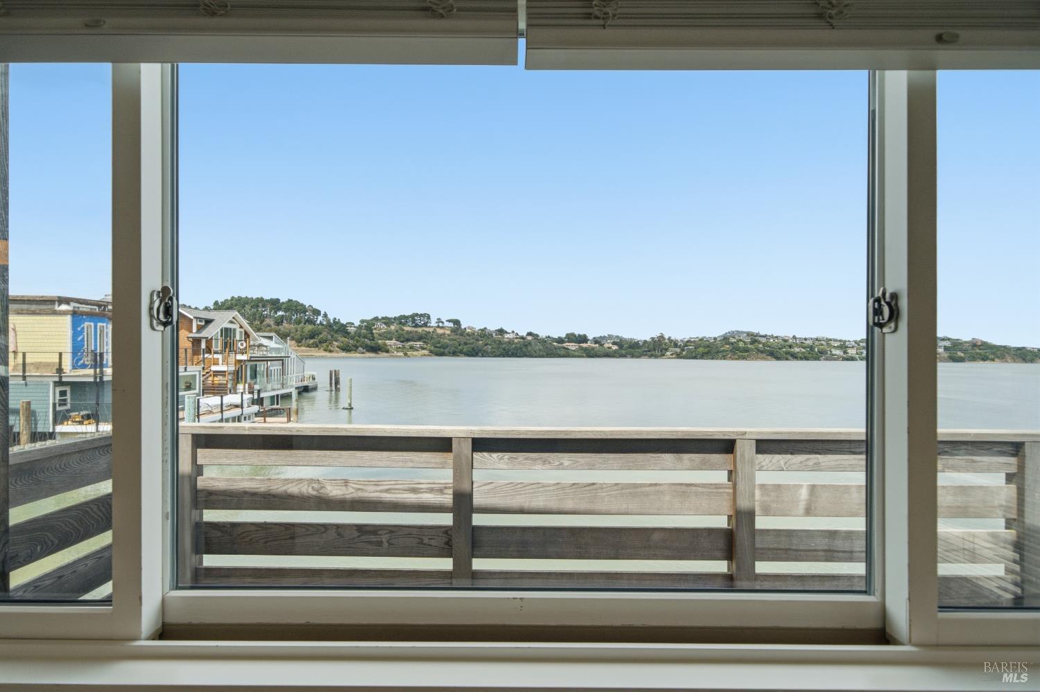 11 Commodore Marina