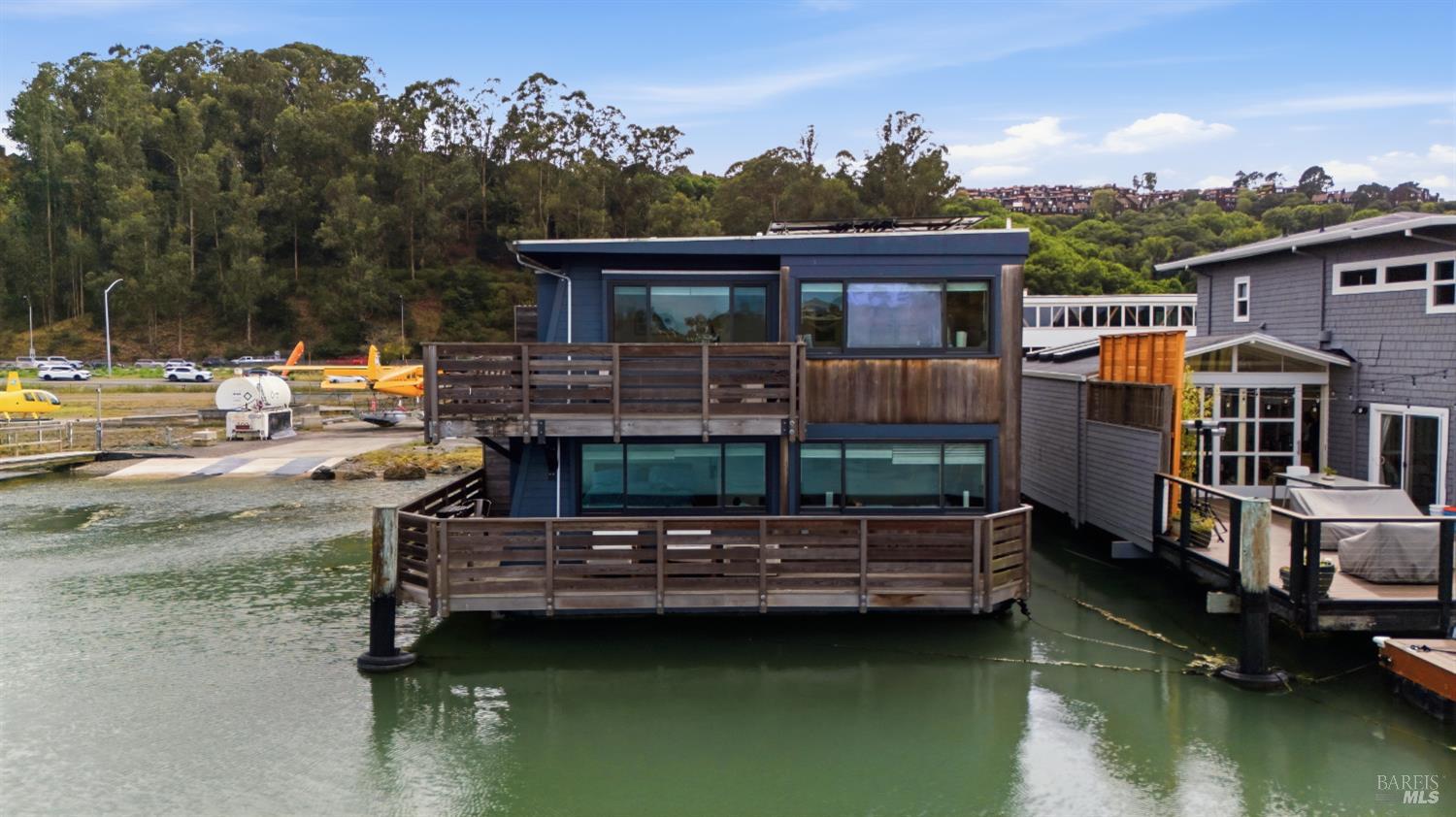 11 Commodore Marina