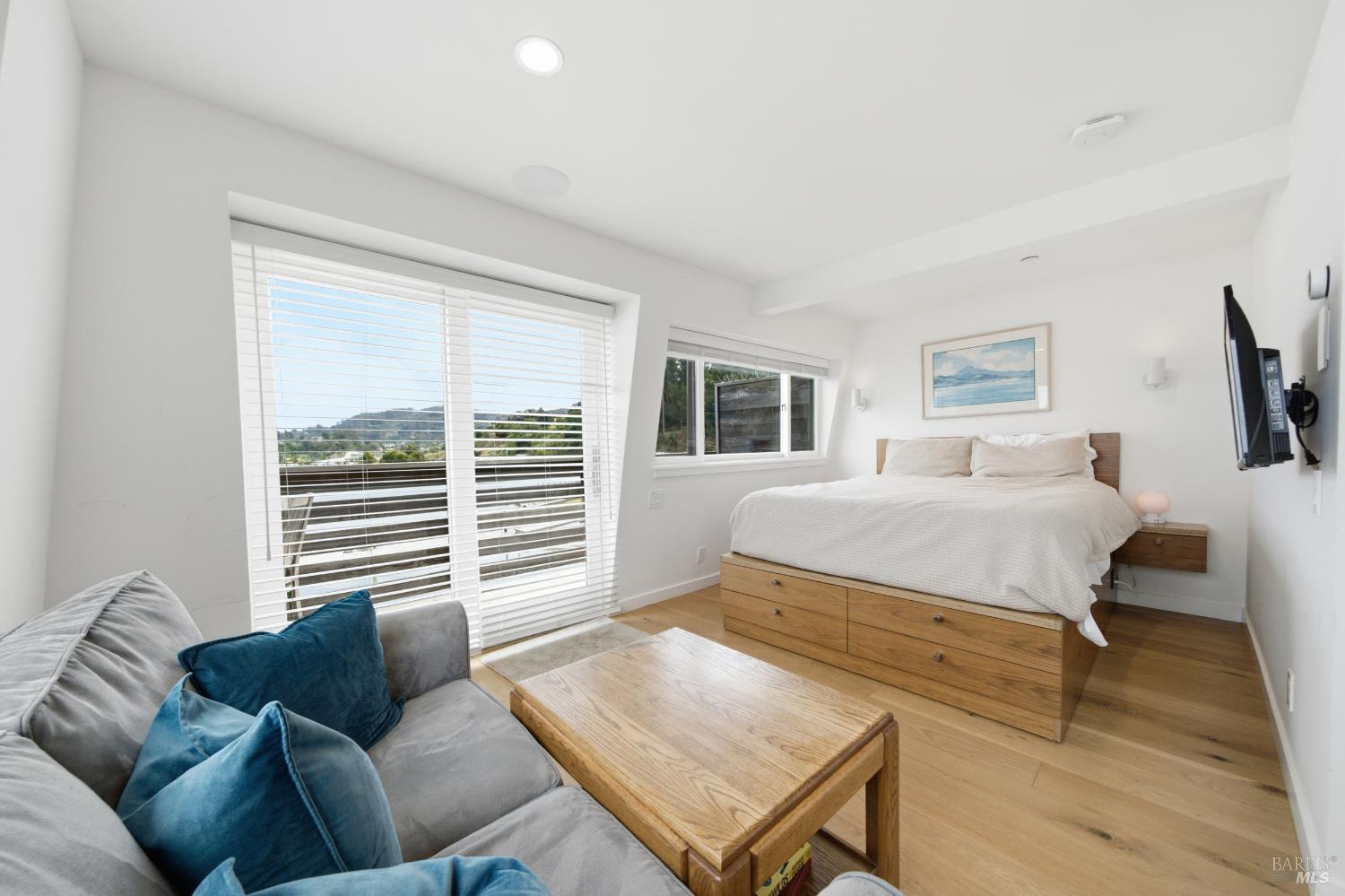 11 Commodore Marina
